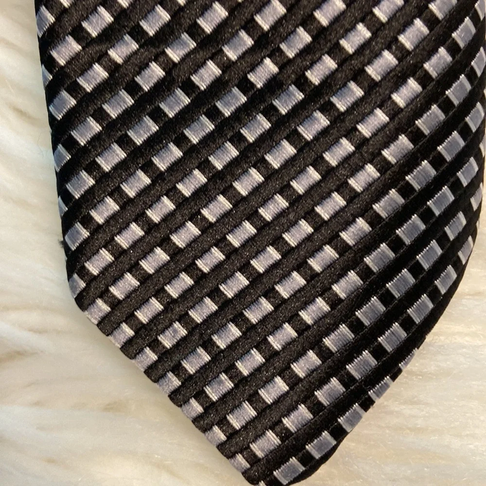 3 boys tie my son overgrown and don’t need anymore excellent condition